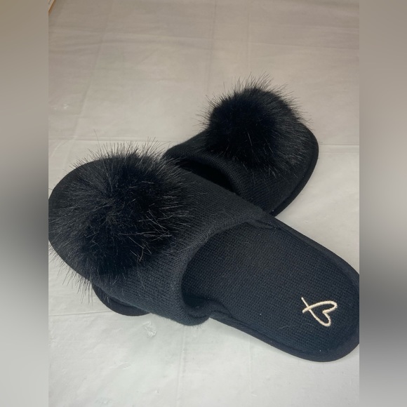 Victoria's Secret Sleep Pom-Pom Pretty Slippers Black Small (5/6) NWOT - Picture 2 of 10